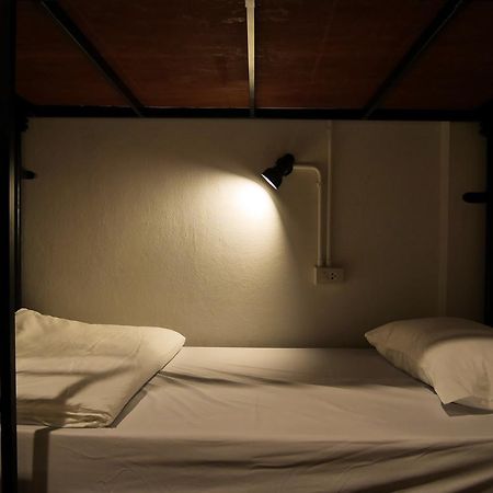 Phresh Hostel Бангкок Экстерьер фото