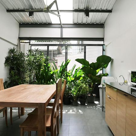 Phresh Hostel Бангкок Экстерьер фото