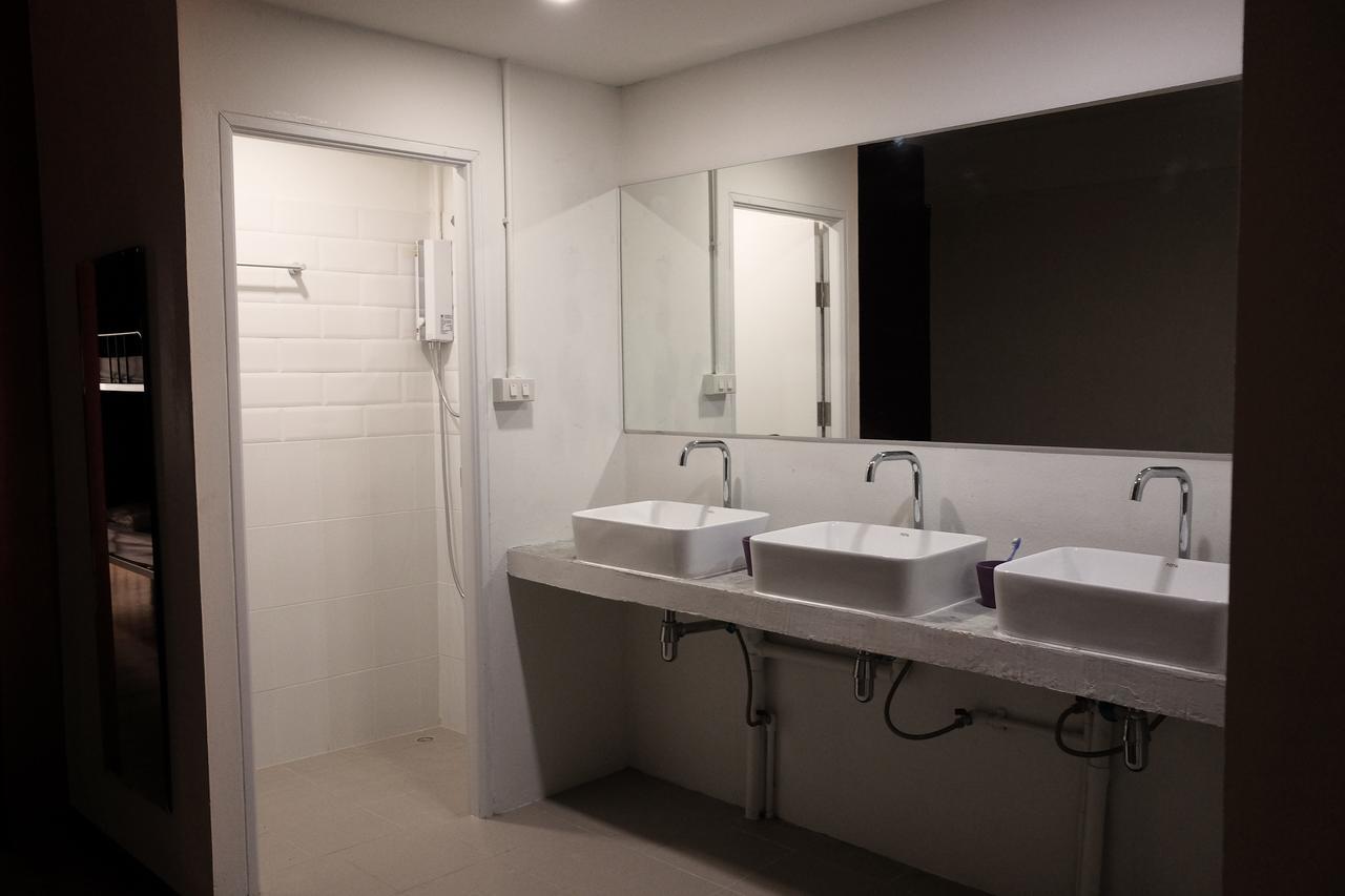Phresh Hostel Бангкок Экстерьер фото