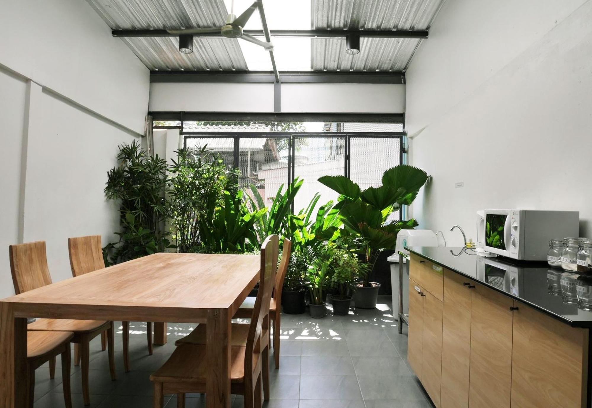 Phresh Hostel Бангкок Экстерьер фото